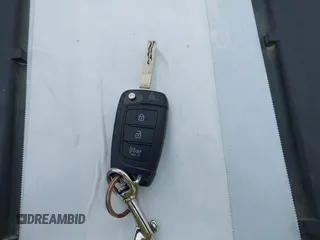 2020 Hyundai Venue SE z VIN KMHRB8A32LU028416, wystawiony jako IAAI lot #42497737 z przebiegiem 56 011 mil mil oraz . Historia ofert i sprzedaży dostępna na DreamBid. Obrazek 11.