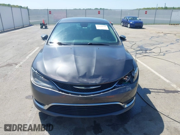 2015 Chrysler 200 Limited z VIN 1C3CCCAB2FN569986, wystawiony jako IAAI lot #42129729 z przebiegiem 100 794 mil mil oraz . Historia ofert i sprzedaży dostępna na DreamBid. Obrazek 12.