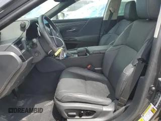 2022 Lexus ES 350 z VIN 58ADZ1B19NU123061, wystawiony jako Copart lot #50679125 z przebiegiem 76 821 mil mil oraz Szkoda całkowita • Salvage title. Historia ofert i sprzedaży dostępna na DreamBid. Obrazek 7.
