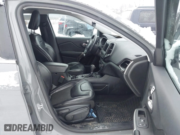 2019 Jeep Cherokee Latitude Plus with VIN 1C4PJMLB9KD399289, listed as a IAAI auction lot 41314743 with 84,726 mi miles. Bid and sale history available at carsss.com. Image 5.