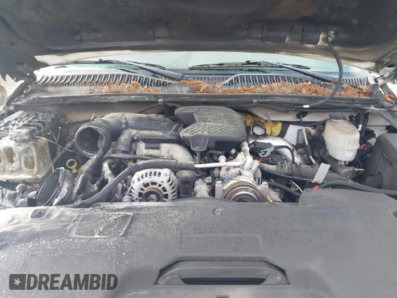 2005 GMC Sierra 2500HD SLE z VIN 1GTHK23245F887905, wystawiony jako IAAI lot #41680146 z przebiegiem 104 775 mil mil oraz . Historia ofert i sprzedaży dostępna na DreamBid. Obrazek 10.