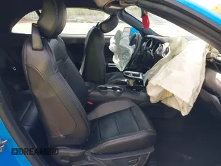 2022 Ford Mustang EcoBoost z VIN 1FATP8UH8N5115470, wystawiony jako IAAI lot #42065747 z przebiegiem 62 335 mil mil oraz . Historia ofert i sprzedaży dostępna na DreamBid. Obrazek 5.