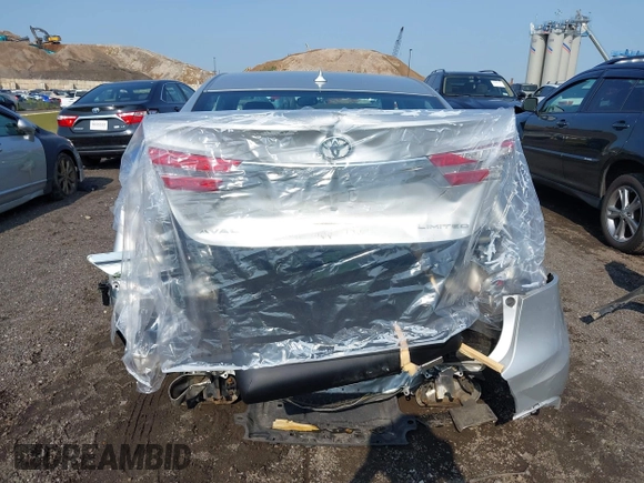 2013 Toyota Avalon XLE z VIN 4T1BK1EB7DU035647, wystawiony jako IAAI lot #42456762 z przebiegiem 136 018 mil mil oraz . Historia ofert i sprzedaży dostępna na DreamBid. Obrazek 16.