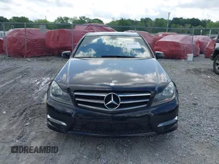 2014 Mercedes-Benz C 250 Sport z VIN WDDGF4HB0EA966267, wystawiony jako IAAI lot #42133802 z przebiegiem 62 494 mil mil oraz . Historia ofert i sprzedaży dostępna na DreamBid. Obrazek 12.