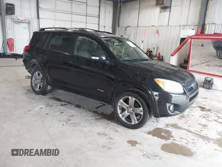 2010 Toyota RAV4 Sport z VIN JTMWF4DV8A5028767, wystawiony jako IAAI lot #42426674 z przebiegiem 245 436 mil mil oraz . Historia ofert i sprzedaży dostępna na DreamBid. Obrazek 1.