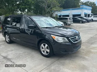 2011 Volkswagen Routan SE z VIN 2V4RW3DGXBR625826, wystawiony jako Copart lot #60668945 z przebiegiem 80 484 mil mil oraz Czysty tytuł • Clean title. Historia ofert i sprzedaży dostępna na DreamBid. Obrazek 1.