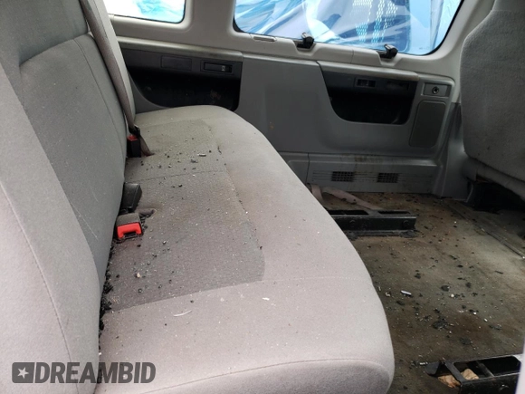 2011 Ford Econoline Passenger XL z VIN 1FBSS3BL5BDB10912, wystawiony jako Copart lot #42897565 z przebiegiem 81 907 mil mil oraz Nie do naprawy • Non repairable. Historia ofert i sprzedaży dostępna na DreamBid. Obrazek 11.