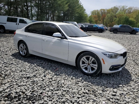 2016 BMW 3 Series 328i xDrive z VIN WBA8E3G57GNU00476, wystawiony jako Copart lot #54625345 z przebiegiem 75 079 mil mil oraz Szkoda całkowita • Salvage title. Historia ofert i sprzedaży dostępna na DreamBid. Obrazek 4.
