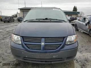 2005 Dodge Caravan SE with VIN 1D4GP25R25B395021, listed as a Copart auction lot 45104395 with 247,676 mi miles and Salvage Title. Bid and sale history available at carsss.com. Image 5.