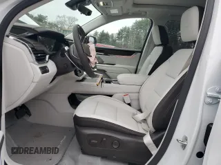 2025 GMC Acadia AWD Denali z VIN 1GKENRRS5SJ112956, wystawiony jako Copart lot #88311685 z przebiegiem 941 mil mil oraz Szkoda całkowita • Salvage title. Historia ofert i sprzedaży dostępna na DreamBid. Obrazek 7.