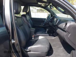 2022 Toyota Tacoma SR5 z VIN 3TMDZ5BN7NM140340, wystawiony jako IAAI lot #42060227 z przebiegiem 25 992 mil mil oraz . Historia ofert i sprzedaży dostępna na DreamBid. Obrazek 5.