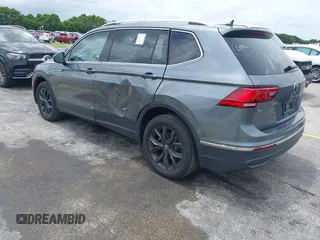2024 Volkswagen Tiguan SE z VIN 3VV3B7AX9RM196186, wystawiony jako IAAI lot #42769059 z przebiegiem 16 258 mil mil oraz . Historia ofert i sprzedaży dostępna na DreamBid. Obrazek 3.