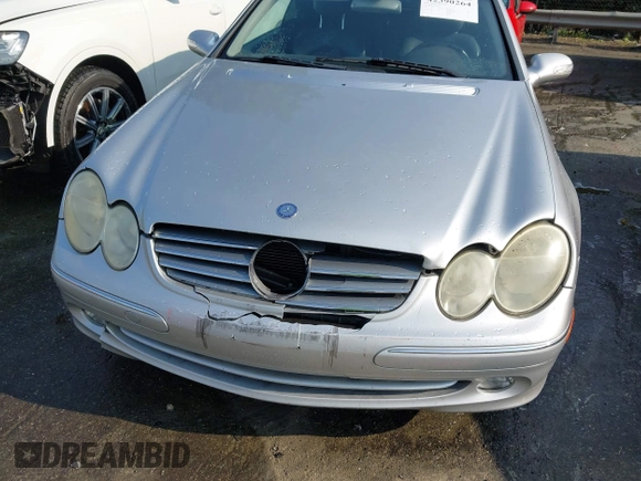 2005 Mercedes-Benz CLK 320 z VIN WDBTK65J85F150968, wystawiony jako IAAI lot #42390264 z przebiegiem 151 325 mil mil oraz . Historia ofert i sprzedaży dostępna na DreamBid. Obrazek 6.