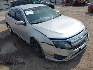 2011 Ford Fusion SE with VIN 3FAHP0HA0BR305471, listed as a IAAI auction lot 42099320 with 175,089 mi miles. Bid and sale history available at carsss.com. Image 1.