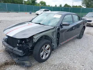 2020 Dodge Charger SXT z VIN 2C3CDXBG3LH211590, wystawiony jako IAAI lot #39869112 z przebiegiem 51 307 mil mil oraz . Historia ofert i sprzedaży dostępna na DreamBid. Obrazek 2.