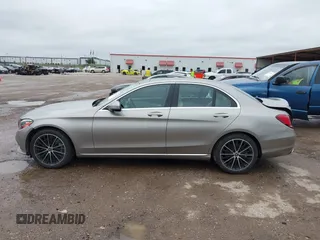 2019 Mercedes-Benz C 300 с VIN 55SWF8DBXKU315975, выставлен на аукционе IAAI как лот 42186624 с пробегом 32 459 миль миль и . История ставок и продаж доступна на DreamBid. Изображение 14.