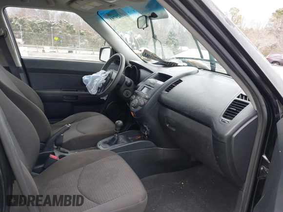 2011 Kia Soul with VIN KNDJT2A12B7303712, listed as a IAAI auction lot 41629793 with 127,167 mi miles. Bid and sale history available at carsss.com. Image 5.