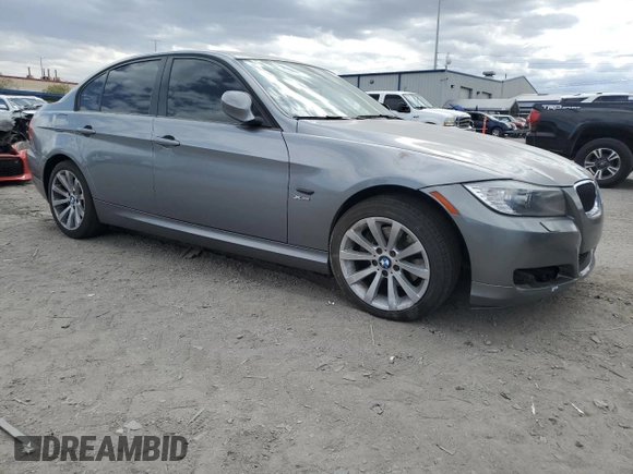 2011 BMW 3 Series 328i xDrive z VIN WBAPK5G58BNN26306, wystawiony jako Copart lot #54790895 z przebiegiem 108 641 mil mil oraz Szkody całkowita. Historia ofert i sprzedaży dostępna na DreamBid. Obrazek 4.