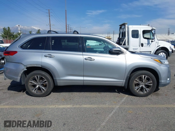 2018 Toyota Highlander LE z VIN 5TDBZRFH2JS838268, wystawiony jako IAAI lot #41540323 z przebiegiem 151 773 mil mil oraz . Historia ofert i sprzedaży dostępna na DreamBid. Obrazek 14.