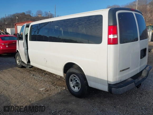 2018 Chevrolet Express Passenger LT with VIN 1GAZGPFG6J1269222, listed as a IAAI auction lot 41433114 with 99,985 mi miles and . Bid and sale history available at DreamBid. Image 3.