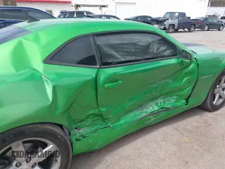 2010 Chevrolet Camaro 1LT z VIN 2G1FF1EVXA9224654, wystawiony jako IAAI lot #42251472 z przebiegiem 178 658 mil mil oraz . Historia ofert i sprzedaży dostępna na DreamBid. Obrazek 6.