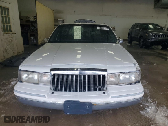 1994 Lincoln Town Car Signature z VIN 1LNLM82W9RY687636, wystawiony jako Copart lot #43805135 z przebiegiem Nie podano mil oraz Szkoda całkowita • Salvage title. Historia ofert i sprzedaży dostępna na DreamBid. Obrazek 5.