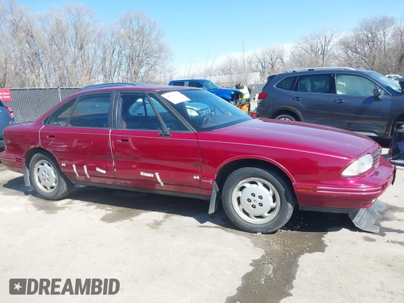 1995 Oldsmobile 88 z VIN 1G3HY52K1SH331973, wystawiony jako IAAI lot #41795311 z przebiegiem 110 407 mil mil oraz . Historia ofert i sprzedaży dostępna na DreamBid. Obrazek 14.