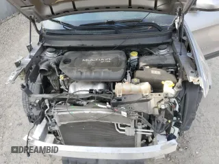 2019 Jeep Cherokee Limited z VIN 1C4PJLDB9KD185010, wystawiony jako Copart lot #57264935 z przebiegiem 121 747 mil mil oraz Szkoda całkowita • Salvage title. Historia ofert i sprzedaży dostępna na DreamBid. Obrazek 11.