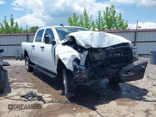 2024 Ram 2500 Tradesman z VIN 3C6UR5CJ0RG131566, wystawiony jako IAAI lot #42231132 z przebiegiem 3 868 mil mil oraz . Historia ofert i sprzedaży dostępna na DreamBid. Obrazek 1.