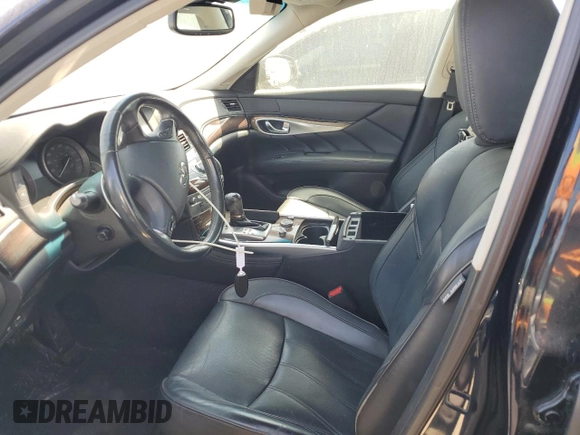 2015 Infiniti Q70 z VIN JN1BY1AP6FM541710, wystawiony jako Copart lot #47126225 z przebiegiem 57 304 mil mil oraz Szkoda całkowita • Salvage title. Historia ofert i sprzedaży dostępna na DreamBid. Obrazek 7.