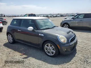 2011 MINI Hardtop S z VIN WMWSV3C50BTY11900, wystawiony jako Copart lot #58225085 z przebiegiem 145 168 mil mil oraz Tytuł czysty. Historia ofert i sprzedaży dostępna na DreamBid. Obrazek 4.