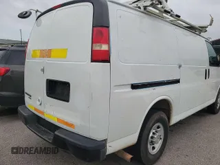 2012 Chevrolet Express Cargo z VIN 1GCWGFCAXC1164237, wystawiony jako IAAI lot #42620003 z przebiegiem 219 226 mil mil oraz . Historia ofert i sprzedaży dostępna na DreamBid. Obrazek 1.