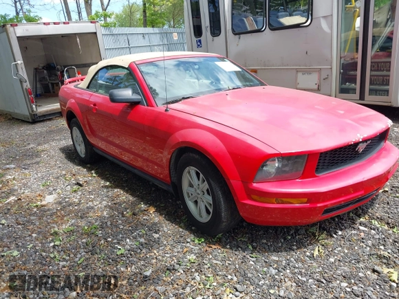 2005 Ford Mustang Deluxe с VIN 1ZVFT84N455215653, выставлен на аукционе IAAI как лот 42318911 с пробегом 85 413 миль миль и . История ставок и продаж доступна на DreamBid. Изображение 1.