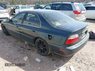 1997 Honda Accord EX z VIN 1HGCD5565VA024907, wystawiony jako IAAI lot #41797909 z przebiegiem 209 738 mil mil oraz . Historia ofert i sprzedaży dostępna na DreamBid. Obrazek 3.
