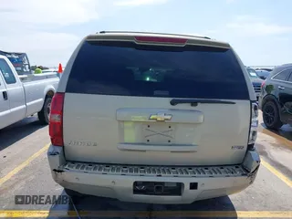 2008 Chevrolet Tahoe 1LT z VIN 1GNFC13008R125999, wystawiony jako IAAI lot #42315423 z przebiegiem 208 200 mil mil oraz . Historia ofert i sprzedaży dostępna na DreamBid. Obrazek 6.