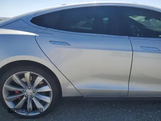 2016 Tesla Model S 90D z VIN 5YJSA1E4XGF115997, wystawiony jako Copart lot #60933525 z przebiegiem Nie podano mil oraz Szkoda całkowita • Salvage title. Historia ofert i sprzedaży dostępna na DreamBid. Obrazek 10.