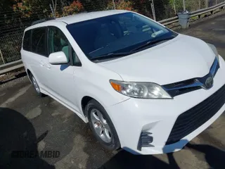 2018 Toyota Sienna LE Auto Access Seat with VIN 5TDKZ3DCXJS903503, listed as a IAAI auction lot 41919210 with 150,057 mi miles. Bid and sale history available at carsss.com. Image 1.