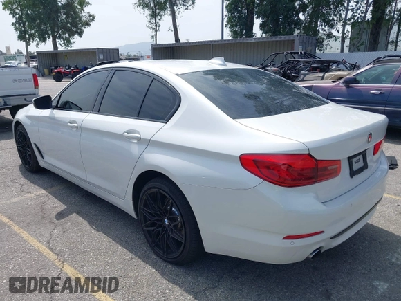 2020 BMW 5 Series 530i z VIN WBAJR3C04LWW69815, wystawiony jako IAAI lot #42247174 z przebiegiem 54 547 mil mil oraz . Historia ofert i sprzedaży dostępna na DreamBid. Obrazek 3.