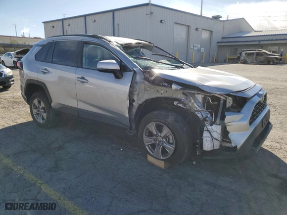 2022 Toyota RAV4 XLE with VIN 2T3P1RFV7NW295765, listed as a Copart auction lot 49181815 with 52,688 mi miles and Salvage Title. Bid and sale history available at carsss.com. Image 4.