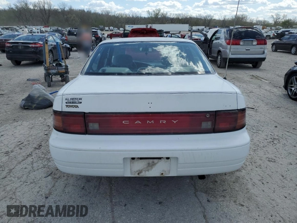 1994 Toyota Camry LE z VIN JT2SK12E0R0256694, wystawiony jako Copart lot #52819245 z przebiegiem 182 566 mil mil oraz Szkoda całkowita • Salvage title. Historia ofert i sprzedaży dostępna na DreamBid. Obrazek 6.