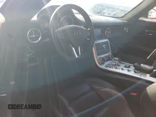 2012 Mercedes-Benz SLS AMG z VIN WDDRK7HA9CA006729, wystawiony jako Copart lot #83349504 z przebiegiem 24 370 mil mil oraz Szkody całkowita. Historia ofert i sprzedaży dostępna na DreamBid. Obrazek 8.