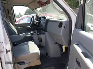 2013 Ford Econoline Cargo Commercial z VIN 1FTNE1EW8DDB05975, wystawiony jako IAAI lot #42522747 z przebiegiem 85 838 mil mil oraz . Historia ofert i sprzedaży dostępna na DreamBid. Obrazek 5.
