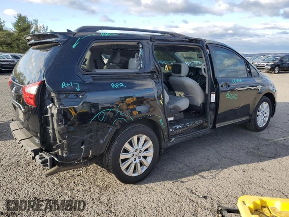2016 Toyota Sienna Limited z VIN 5TDDK3DC5GS135838, wystawiony jako Copart lot #52680055 z przebiegiem 157 326 mil mil oraz Szkoda całkowita • Salvage title. Historia ofert i sprzedaży dostępna na DreamBid. Obrazek 3.