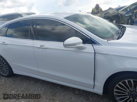 2017 Ford Fusion Titanium z VIN 3FA6P0K93HR203063, wystawiony jako IAAI lot #42243064 z przebiegiem 176 078 mil mil oraz . Historia ofert i sprzedaży dostępna na DreamBid. Obrazek 14.