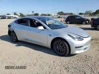 2018 Tesla Model 3 Long Range Battery z VIN 5YJ3E1EB7JF065140, wystawiony jako Copart lot #51916035 z przebiegiem 110 709 mil mil oraz Szkody całkowita. Historia ofert i sprzedaży dostępna na DreamBid. Obrazek 4.