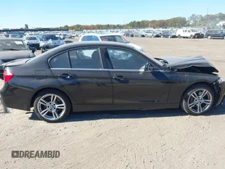 2018 BMW 3 Series 330i xDrive z VIN WBA8D9C5XJEM33068, wystawiony jako IAAI lot #40640558 z przebiegiem 53 556 mil mil oraz . Historia ofert i sprzedaży dostępna na DreamBid. Obrazek 13.