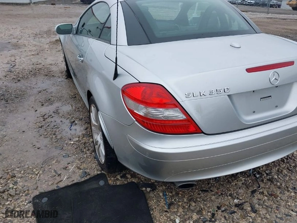 2005 Mercedes-Benz SLK-Class with VIN WDBWK56FX5F075529, listed as a IAAI auction lot 41535391 with 104,792 mi miles. Bid and sale history available at carsss.com. Image 6.