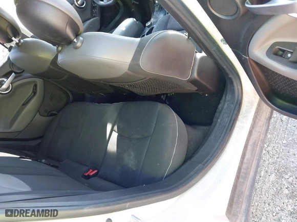 2016 FIAT 500X Easy with VIN ZFBCFXBT2GP434081, listed as a IAAI auction lot 41608740 with 140,325 mi miles. Bid and sale history available at carsss.com. Image 8.