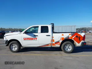 2023 Ram 1500 Tradesman z VIN 1C6RR6FG0PS522900, wystawiony jako IAAI lot #41573571 z przebiegiem 45 128 mil mil oraz . Historia ofert i sprzedaży dostępna na DreamBid. Obrazek 14.