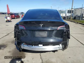 2025 Tesla Model Y Long Range with VIN 7SAYGDEDXSF239628, listed as a Copart auction lot 45468295 with 6,068 mi miles and Salvage Title. Bid and sale history available at DreamBid. Image 6.